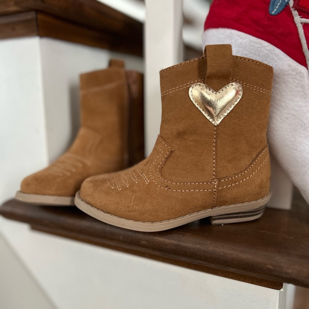 Old Navy Tan Toddler Cowgirl Boots with Gold Heart - Picture 2 of 4
